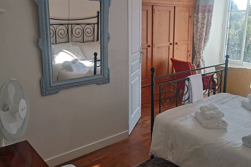 Bienvenue aux Jonquilles où notre objectif est de vous offrir une touche de luxe in Chef-Boutonne, Région de Niort