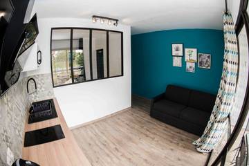 Gîte pour 4 personnes, avec terrasse ainsi que bassin pour enfant et piscine dans Guyane française