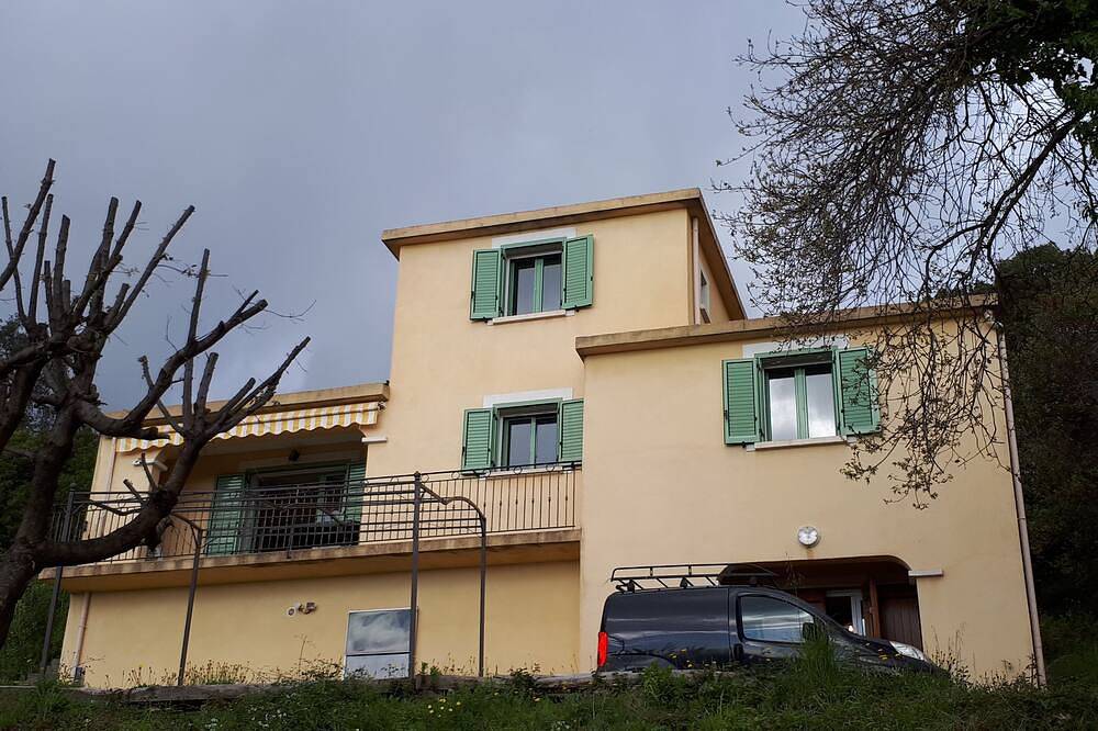 Villa in the countryside, near the sea. Fantastic panoramic sea views. in Santa-Lucia-di-Moriani, Arrondissement de Corte