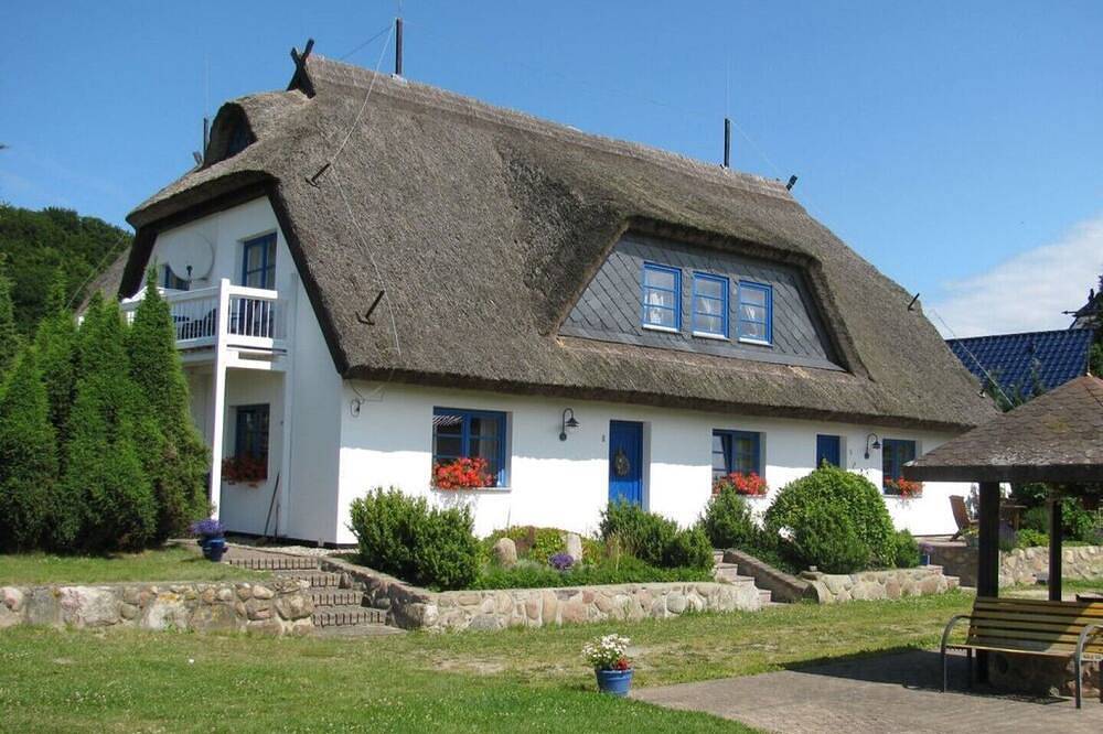 Apartamento entero, Vivir bajo \"Reet\", ideal para familias, se admiten perros, jardín + gran espacio abierto in Lancken-Granitz, Rügen