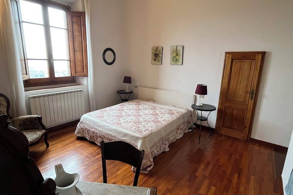 Ganze Wohnung, La Torre - Apartment in Villa from the early 1900s in Signa, Prato Provinz