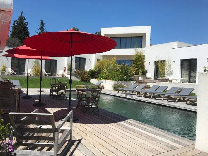 Gîte pour 2 personnes, avec jacuzzi ainsi que jardin et piscine dans Gare De Cassis