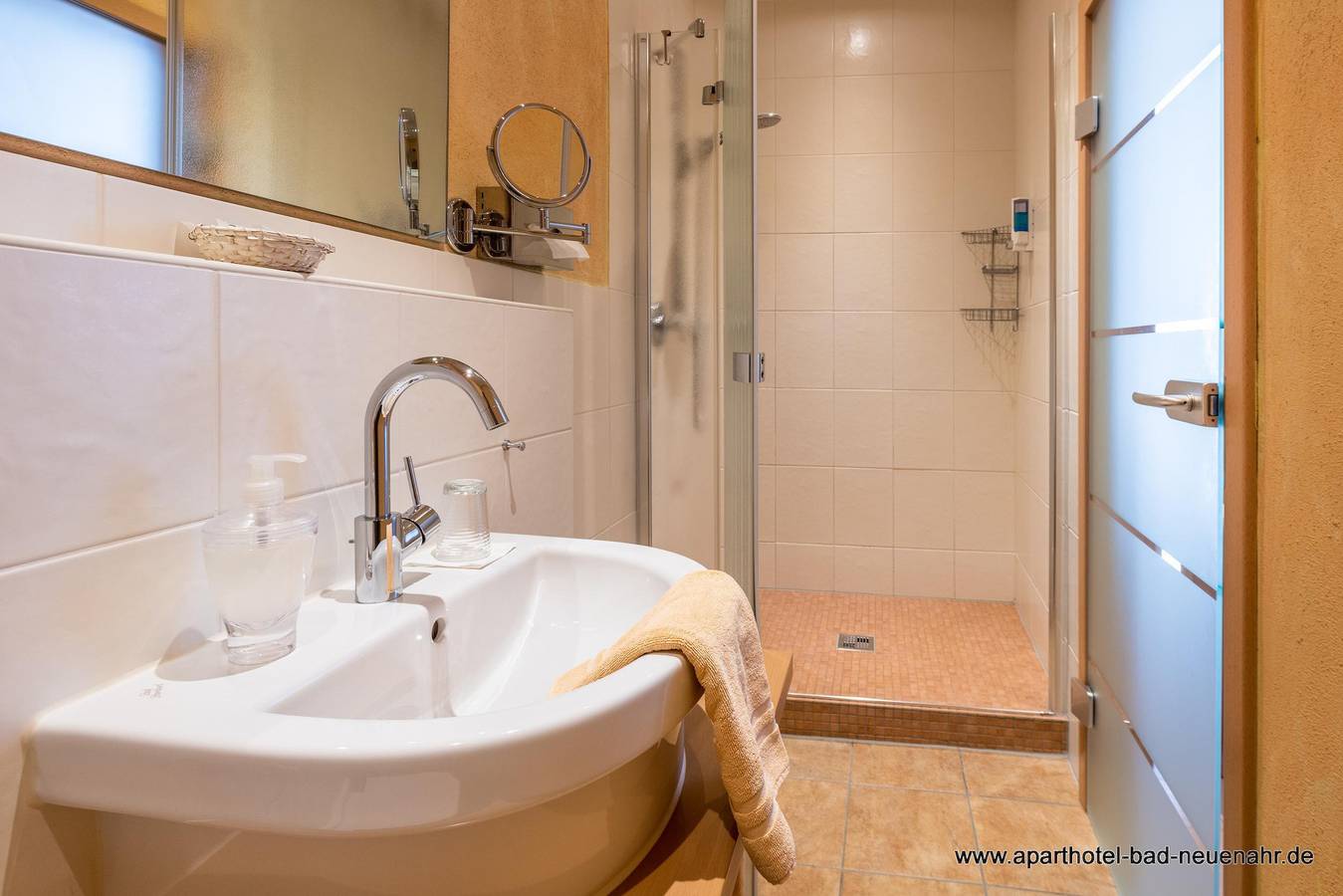 Appartement de vacances entier, Single room with bath or shower/wc in Neuenahr, Bad Neuenahr-Ahrweiler
