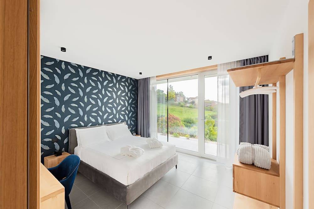 Villa Anna de lujo y piscina privada en Alba in Alba, Langhe