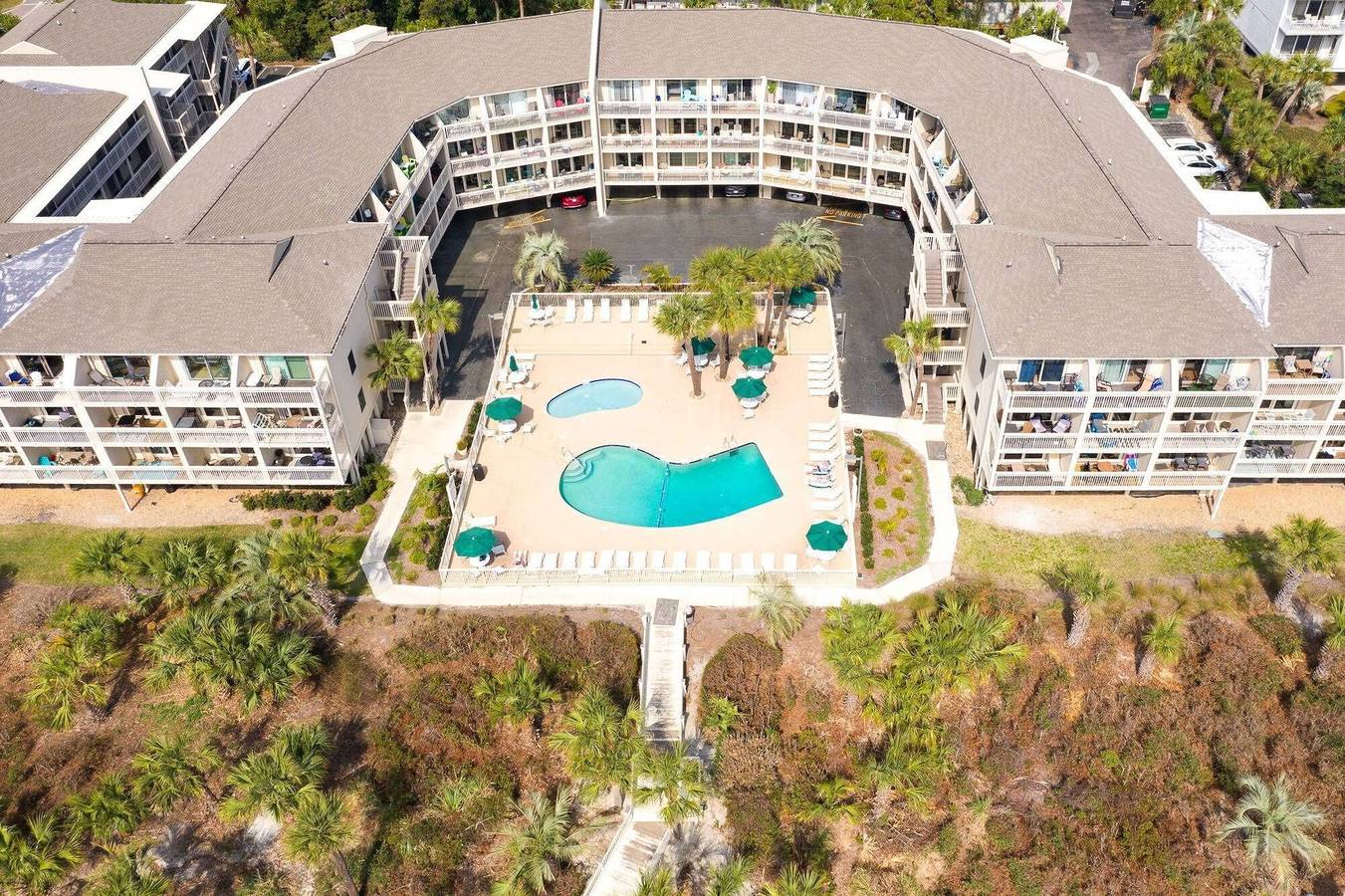 Entire apartment, Breakers 220 Oceanfront Condo – Direct Beach Access & Elevator in Coligny Beach, Shipyard Plantation