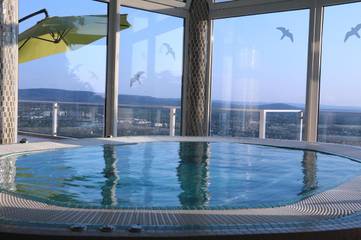 Gîte pour 2 personnes, avec sauna et jardin ainsi que vue et piscine à Tatabánya