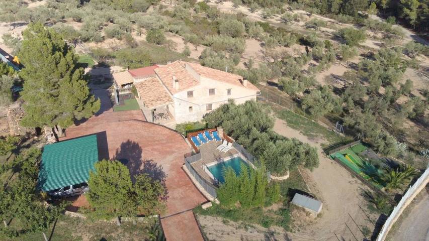 Casa rural para 13 personas, con jardín además de vistas y piscina, Familias con niños en Pauls