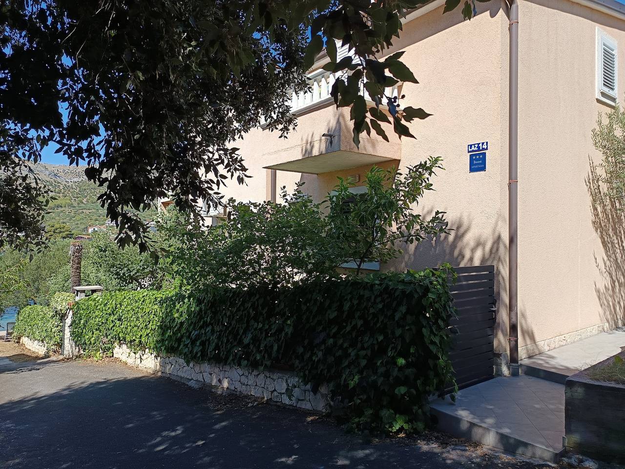 Ganze Wohnung, 1-Zimmer-Ferienwohnung am Strand Sparadici, Sibenik A-24300-a in Grebastica, Šibenik-Knin