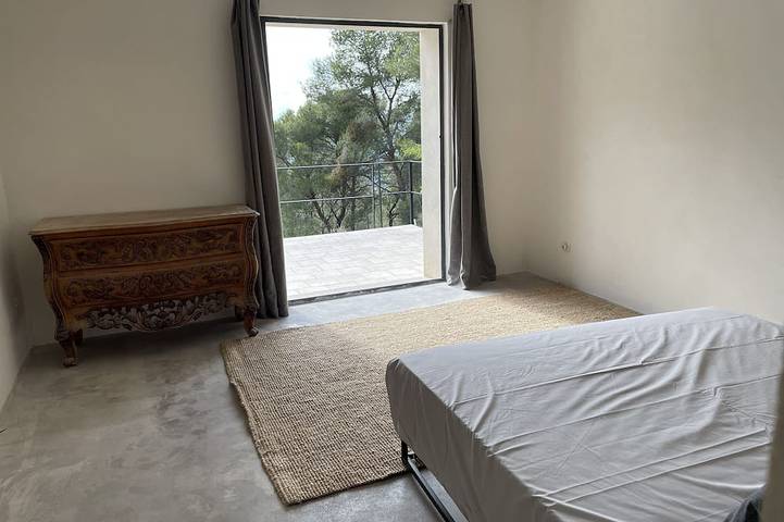 Zwischen Weinbergen und Pinienwäldern große Villa mit Pool und Jacuzzi 10 Min. vom Meer in La Cadière-d'Azur, Mittelmeerküste (Frankreich)