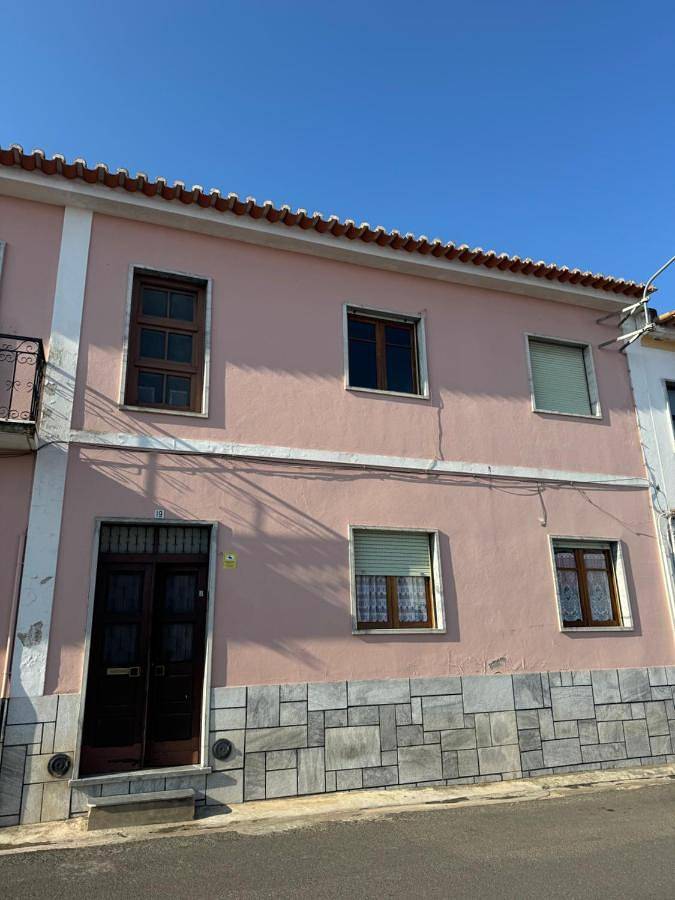 Casas e apartamentos de temporada para 3 pessoas, com Jardim em Moura
