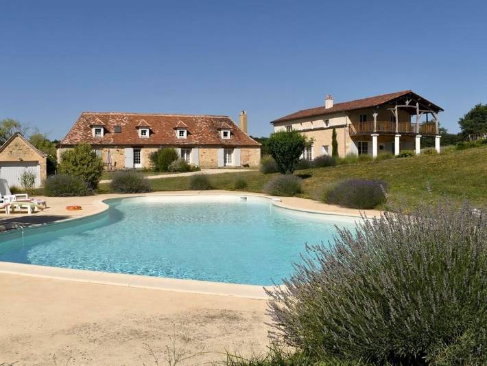 Location de vacances pour 8 personnes, avec Balcon et Terrasse ainsi que Jardin et Piscine à Cause-de-Clérans