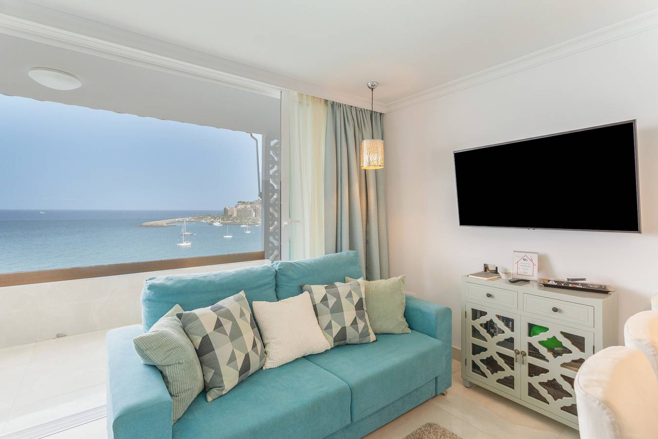 Vacation Home 'Seaside Serenity' with Wi-Fi and Air Conditioning in Arguineguin, Syd Gran Canaria