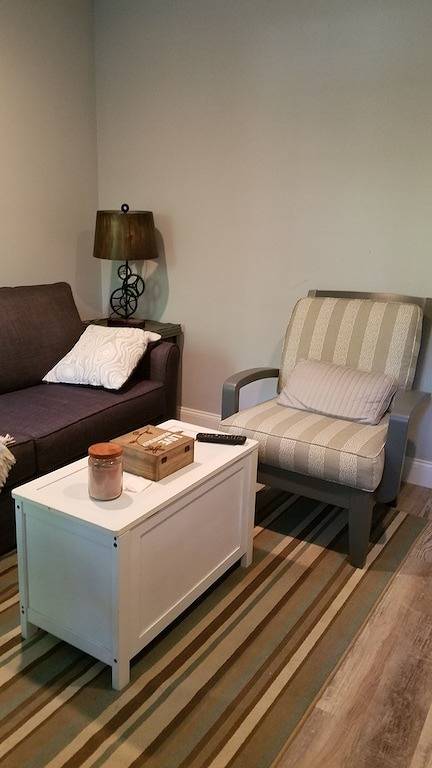 Cozy Loft for 4, 2 min to beaches, Une, town, dining, outlets, fishing, hiking.. in Biddeford, York County