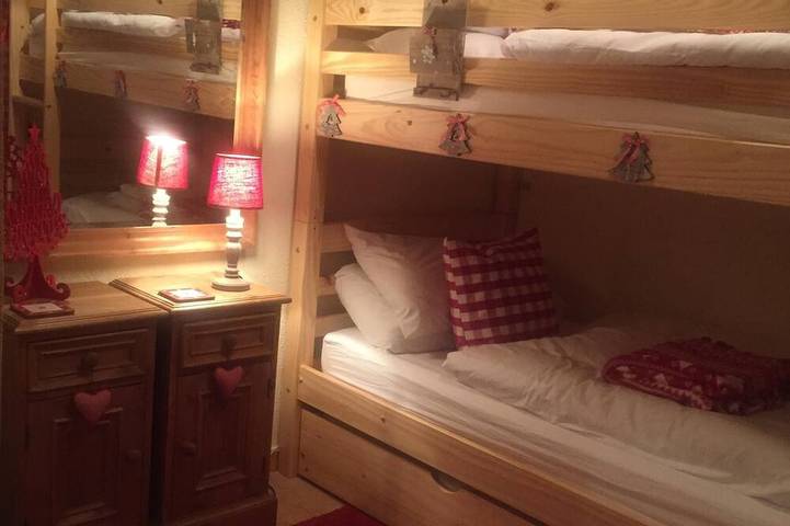 Ganze Wohnung, Wunderschönes 5-Sterne-Apartment, ruhig und 5 Minuten vom Stadtzentrum entfernt in Samoëns, Region Bonneville
