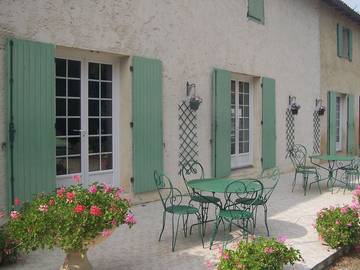 Chambre d’hôte pour 3 personnes, avec jardin à Antezant-la-Chapelle