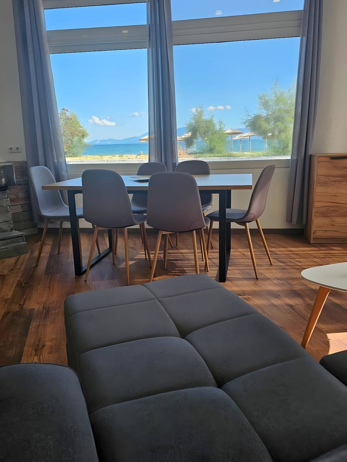 Ganze Wohnung, Apartment „Beach A“ mit Meerblick, Wlan und Klimaanlage in Nea Karvali, Kavala Region