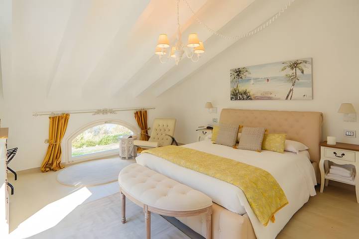 Appartamento intero, Villa Antonia Esclusivo appartamento in villa con piscina e campo da tennis in Andora, Riviera di Ponente