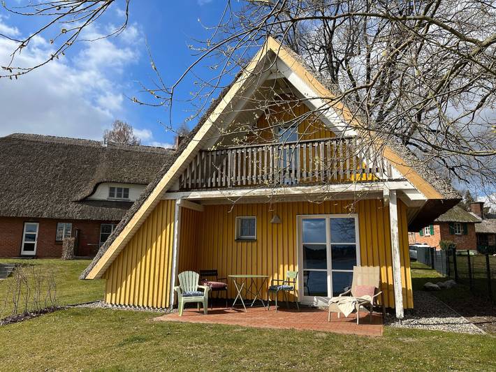 Ferienhaus für 3 Personen, mit Sauna und Ausblick sowie Seeblick und Garten, kinderfreundlich - 1