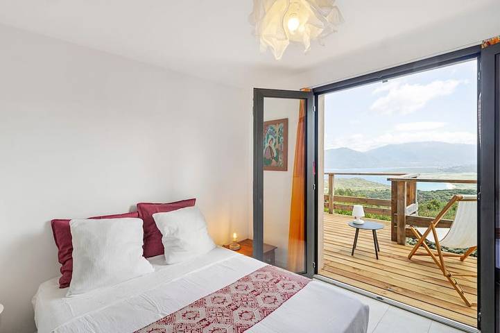 Chambre d’hôte pour 2 personnes, avec jardin à Belvédère-Campomoro