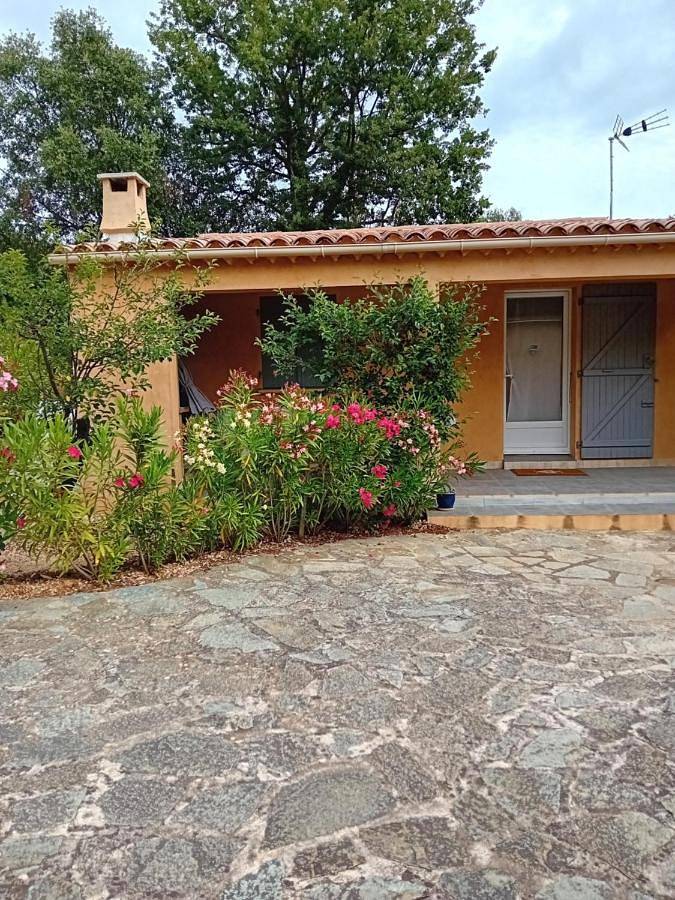 Gîte pour 4 personnes, avec vue et jardin à Garéoult - 2