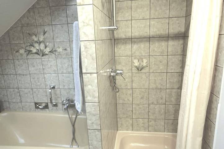 Ganze Wohnung, Komfort Ausstattung 65 qm, schöne und verkehrsgünstige Lage zu Freiburg in Vörstetten, Südschwarzwald
