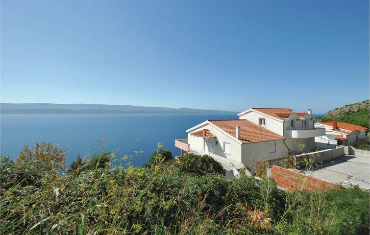 Ganze Ferienwohnung, Gemütliche Ferienwohnung mit Terrasse, Parkplatz und 2 km Entfernung zum Strand in Stanici, Omis-Riviera