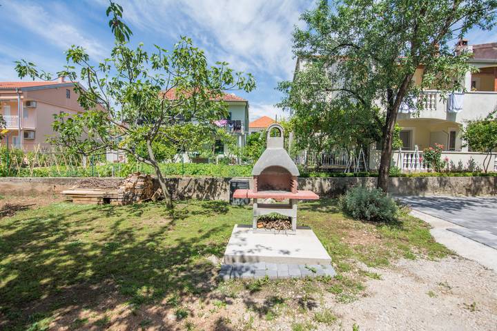 Ferienwohnung für 4 Personen, mit Ausblick und Garten in Biograd na Moru - 2