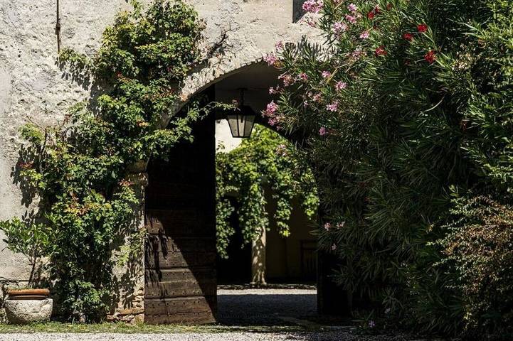 Appartement entier, Le Chiusure - apartment 'Solaio' in San Felice del Benaco, Montagnes autour du lac de Garde