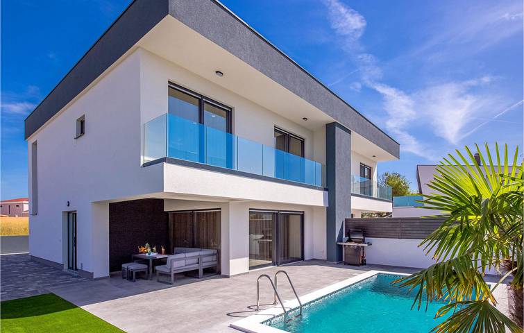 Location de vacances pour 8 personnes, avec sauna et terrasse, animaux acceptés à Nin - 2