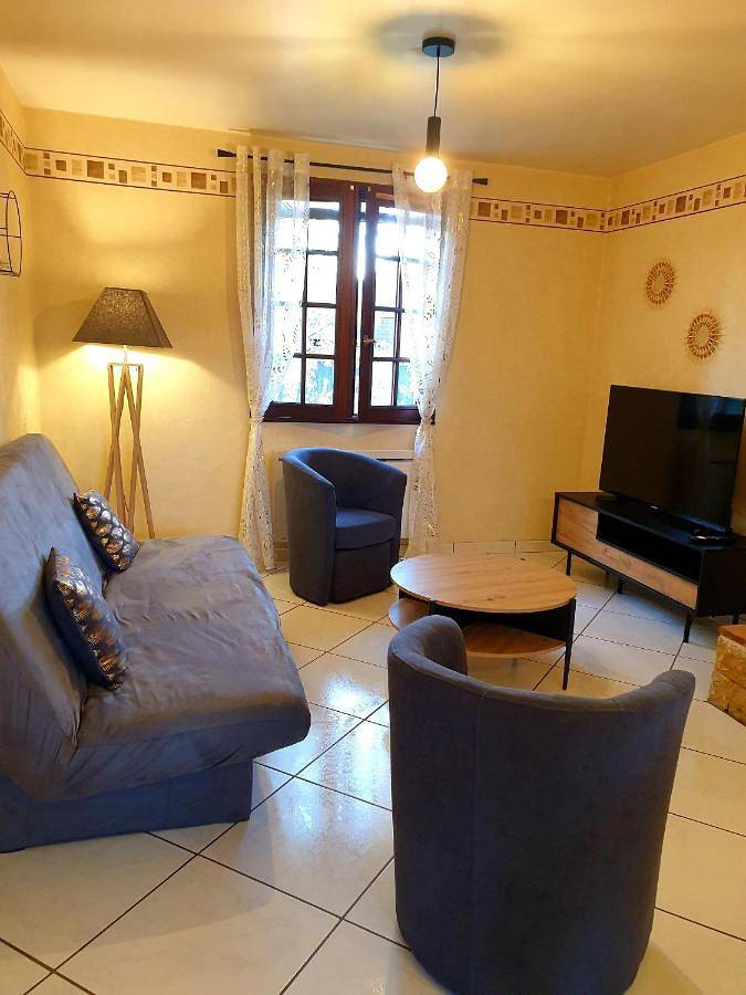 Location de vacances pour 7 personnes, avec piscine ainsi que terrasse et jardin à Gagnac-sur-Cère - 3