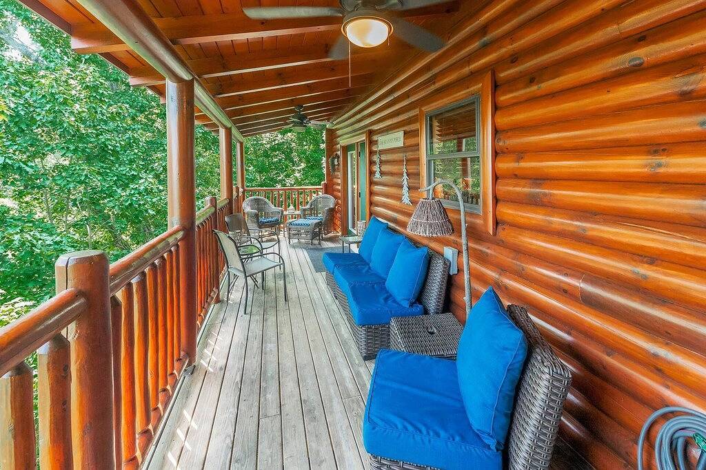 Pine Cone Lodge ~ Aussicht, Whirlpool, Kamin, Spielzimmer mit Billardtisch, Minuten zu Pigeon Forge! in Waldens Creek, Pigeon Forge
