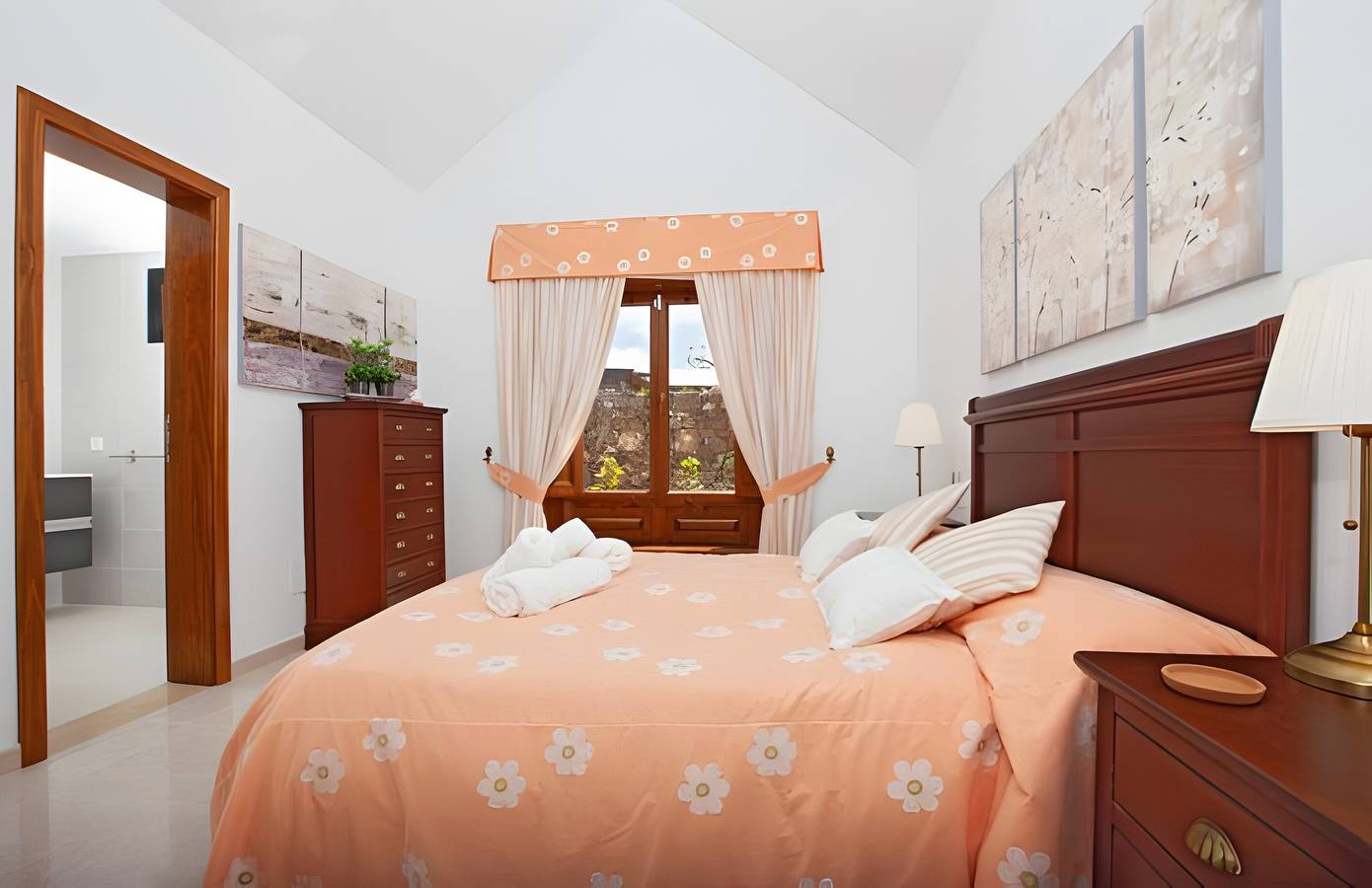 Vacation Villa 'Montana' with Private Pool, Private Terrace and Wi-Fi in Puerto del Carmen, Tías