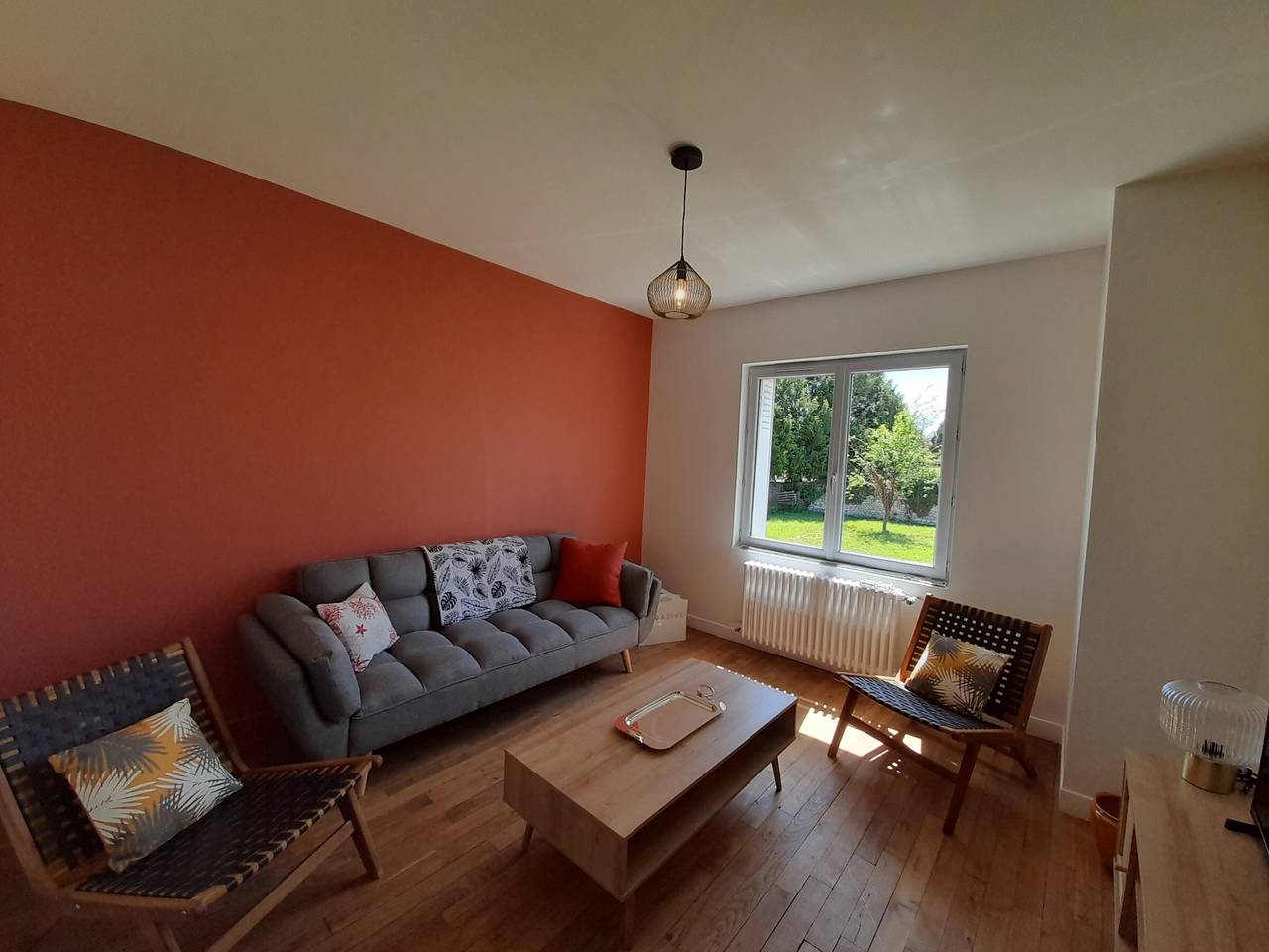 Appartement entier, Charmant T3 rénové avec jardin et garage, centre-ville de La Roche-Posay in La Roche-Posay, Vienne (France)