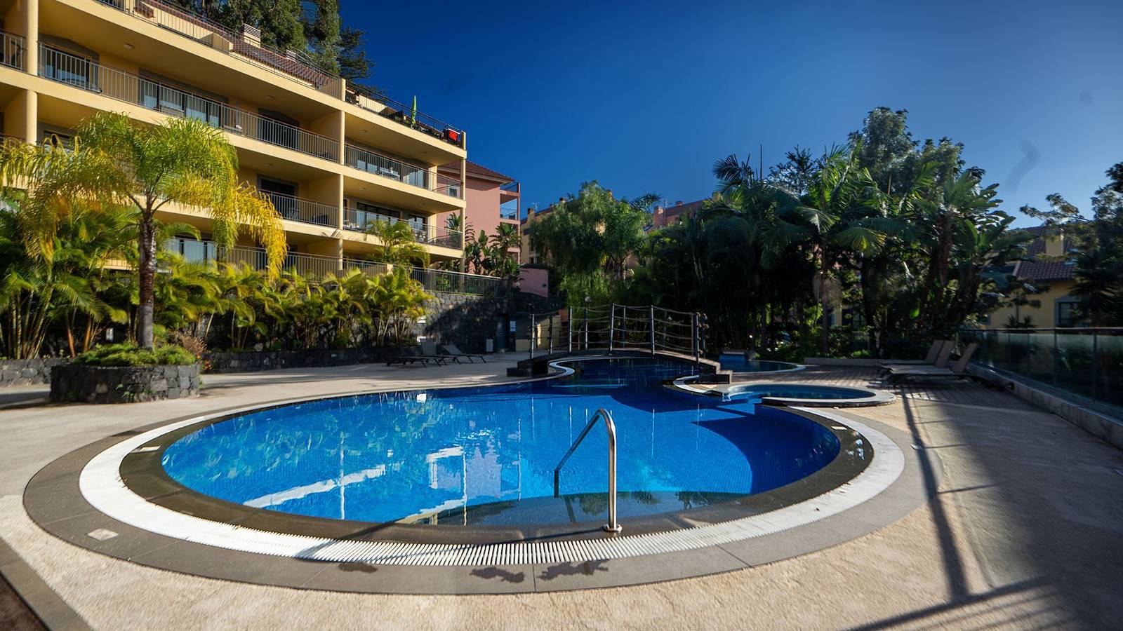 Appartement entier, Appartement de vacances pour 4 personnes avec piscine in Funchal (Santa Luzia), Île de Madère