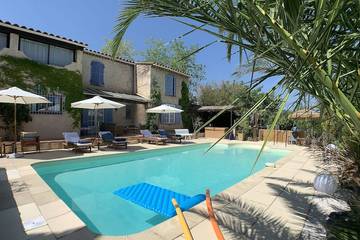 Gîte pour 4 personnes, avec terrasse ainsi que jardin et jacuzzi à Tourrettes