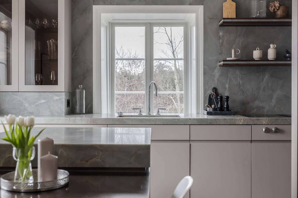 Villa Strandliv invites you to experience an extraordinary stay in a one-of-a-kind residence. in Gustavsberg, Stockholmer Schärengarten