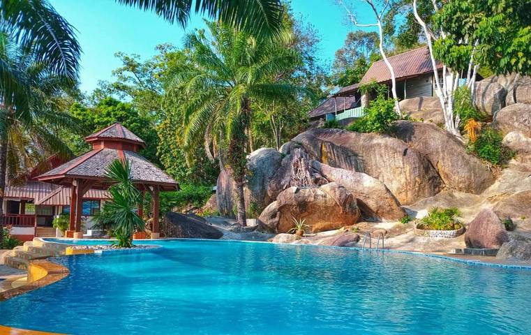 Appartement de vacances pour 2 personnes, avec bassin pour enfant et vue ainsi que piscine et balcon