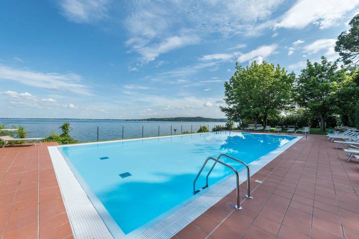 Ferienwohnung für 4 Personen, mit Whirlpool und Garten