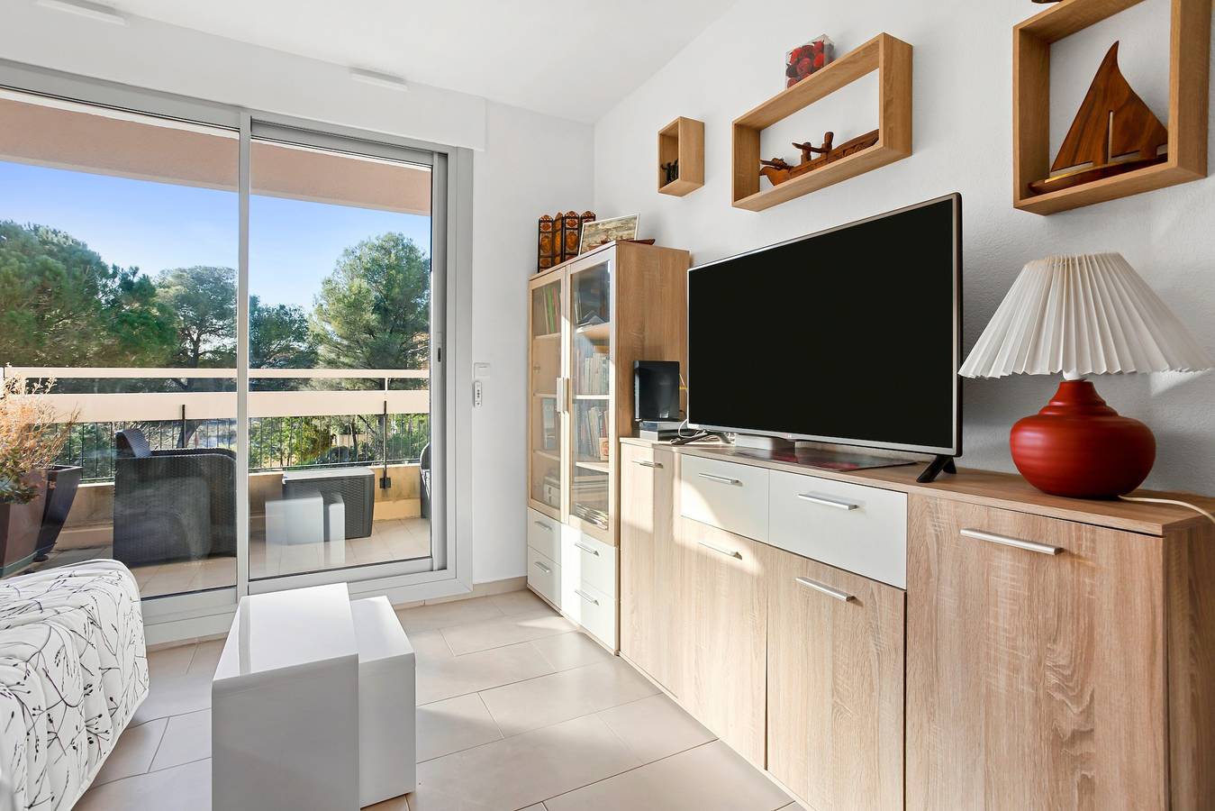 Appartement entier, Appartement 'Boulouris' avec terrasse privée, Wi-Fi et climatisation in Boulouris, Saint-Raphaël