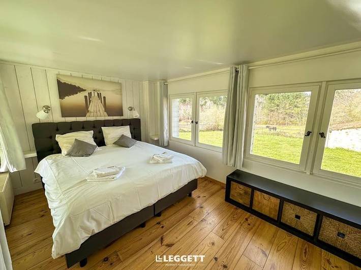 Location de vacances pour 13 personnes, avec Terrasse ainsi que Piscine et Vue à Brossac