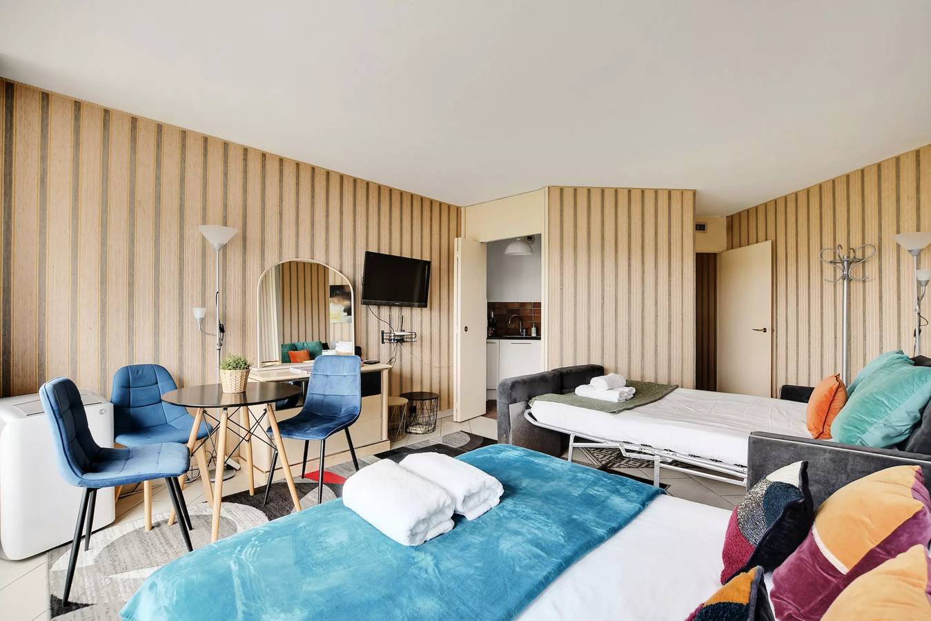 Entire apartment, Superb view of the Seine near the Eiffel Tower in Eiffel Tower, Paris