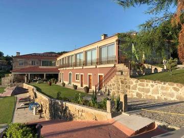 Maison de campagne pour 2 personnes, avec jardin ainsi que vue et piscine, animaux acceptés dans Alpendurada