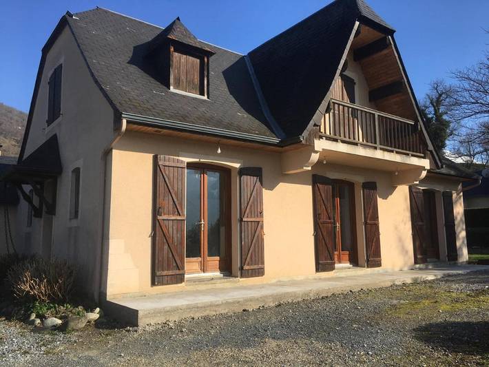 Location de vacances pour 8 personnes, avec Balcon ainsi que Jardin et Vue à Ayros-Arbouix