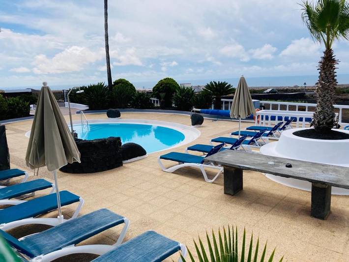Casa rural para 2 personas, con jardín además de terraza y piscina en San Bartolomé - 3