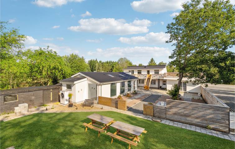 Ferienhaus für 18 Personen, mit Terrasse und Garten sowie Pool und Sauna in Herning