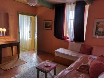 Cottage pour 10 personnes, avec terrasse et vue à Sanilhac-Sagriès