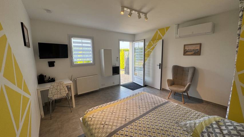 Chambre d’hôte pour 2 personnes, avec terrasse ainsi que jardin et piscine, animaux acceptés dans les Pays de la Loire - 3