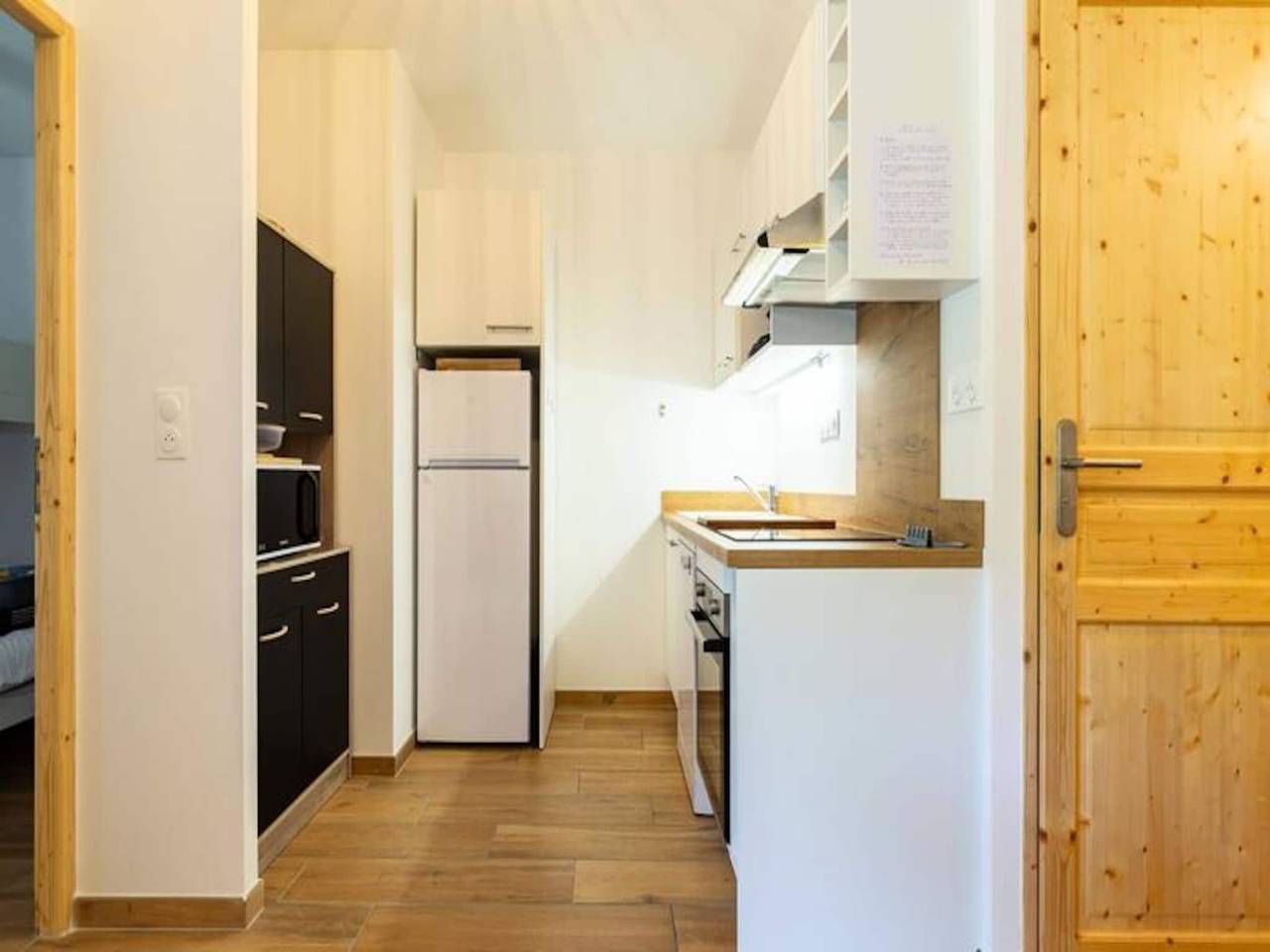 Appartement entier, Appartement près du lac Génos avec vue depuis la terrasse in Génos, Pyrénées