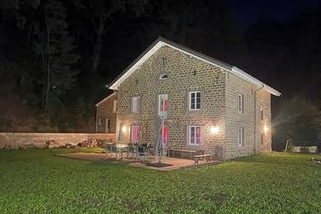 Location de vacances pour 15 personnes, avec terrasse et jardin à Épinal