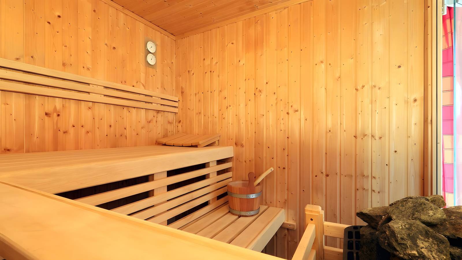 Ferienhaus 'Waldfee – Stilvolles Haus' mit Bergblick und Sauna in Kirchheim, Knüllgebirge